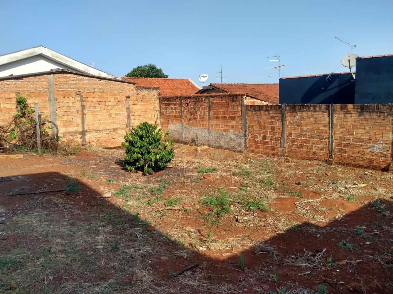 Foto 2 de 13: Terreno em leilão em Araraquara - SP — Imóvel Urbano com 57 m² de área construída e 368 m² de terreno