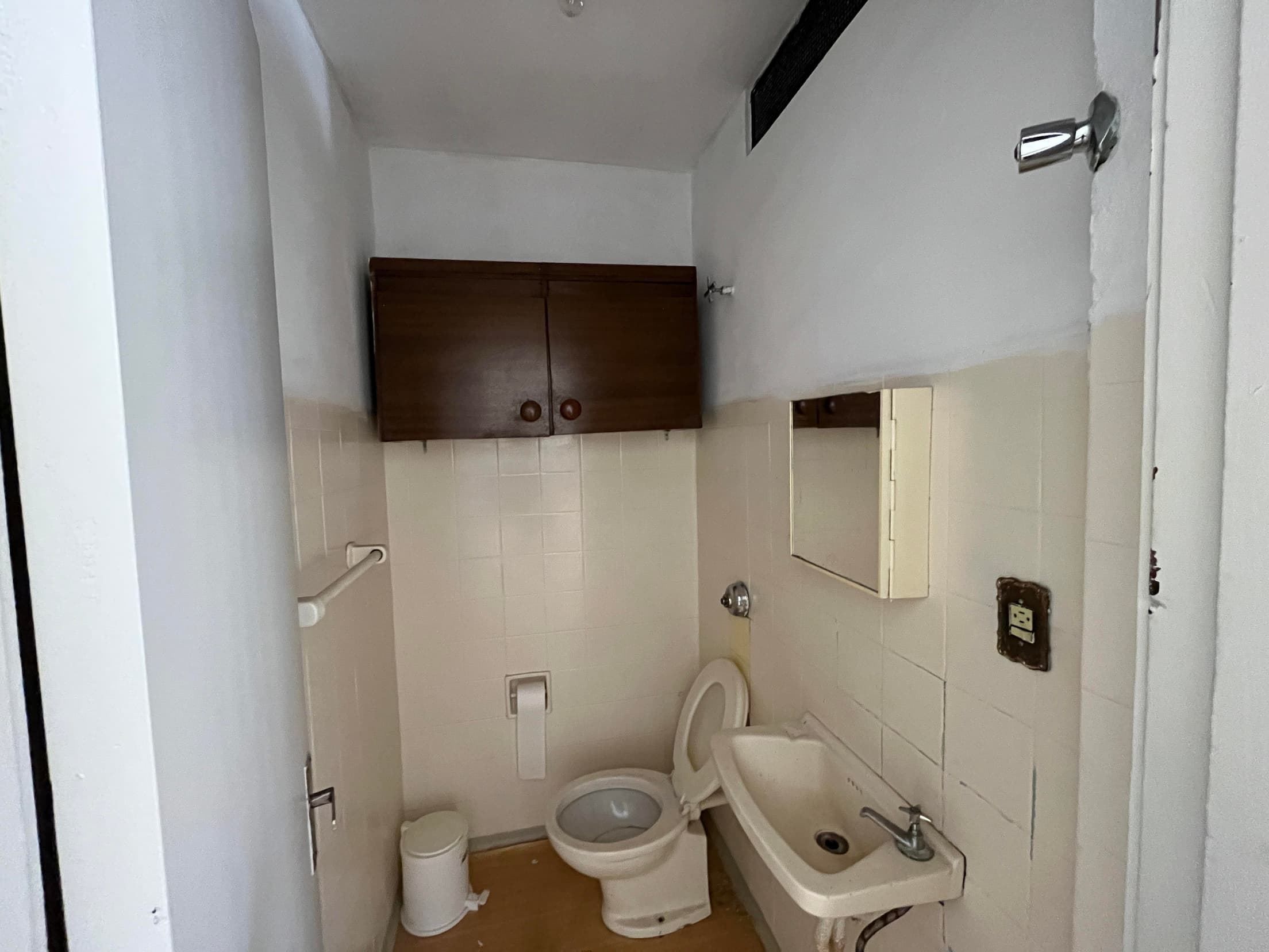 Foto 6 de 15: Comercial em leilão em Curitiba - PR — Sala comercial, com área de 33,17m², Curitiba/PR