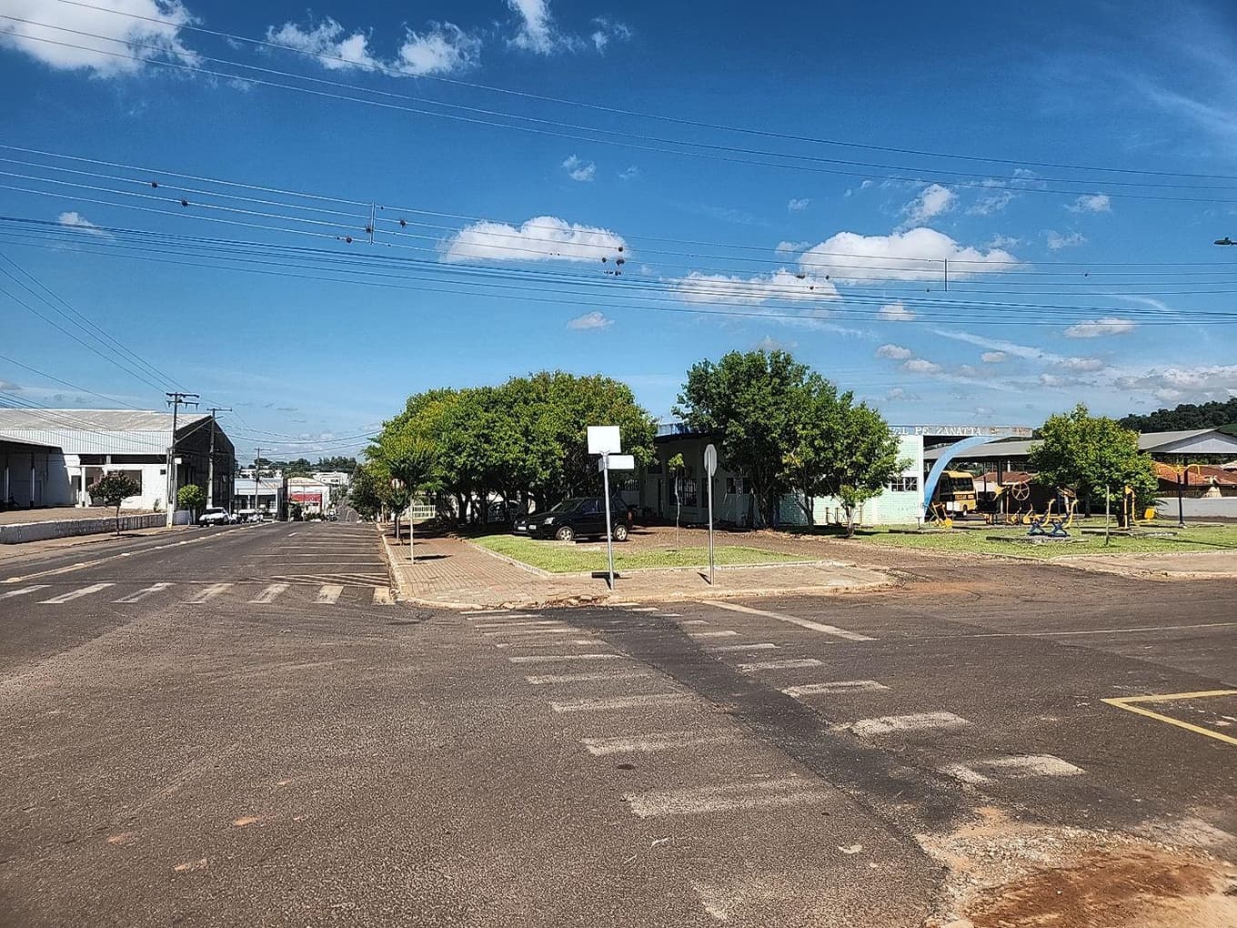 Foto 8 de 13: Terreno em leilão em Itapejara D'oeste - PR — LOTE URBANO Nº 06-C DA QUADRA Nº 37, SITO À RUA PIO XII, NA CIDADE DE ITAPEJARA D'OESTE - ÁREA DE 2.760M²