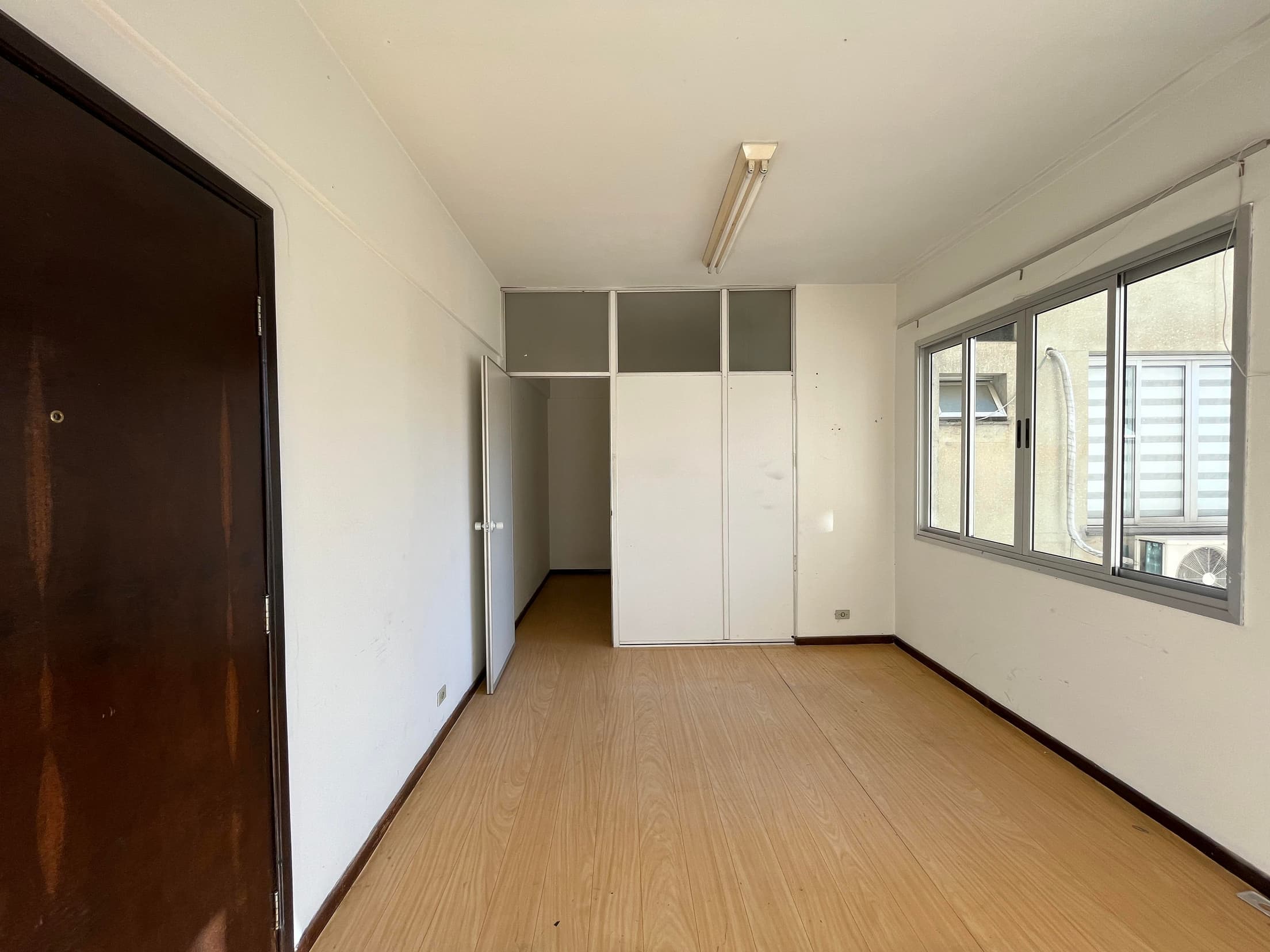 Foto 12 de 15: Comercial em leilão em Curitiba - PR — Sala comercial, com área de 33,17m², Curitiba/PR