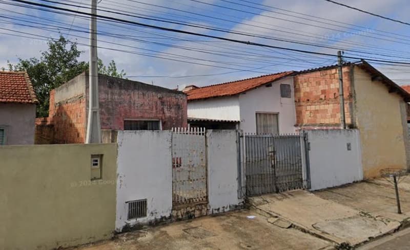 Foto 1 de 2: Casa em leilão em Itapetininga - SP, bairro Olho D'água — Duas Casas. A.T. 150m², A.C. 98m²