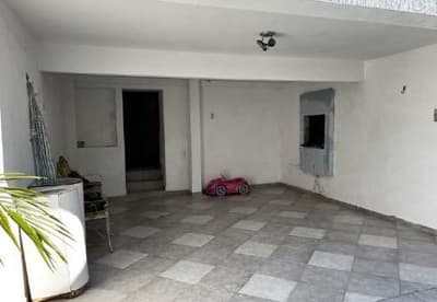 Foto 9 de 20: Casa em leilão em Curitiba - PR — Casa residencial com a área construída de 390m², área de terreno de 444m², situada na Rua Júlio Perneta, n° 431, Mercês - Curitiba/PR.