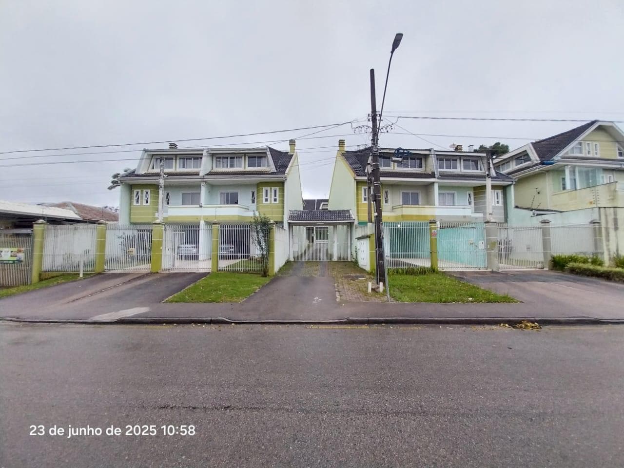 Foto 4 de 11: Casa em leilão em Curitiba - PR, bairro Guabirotuba — Fração Ideal solo de 0,12457 ou seja 144,11m², Curitiba/PR