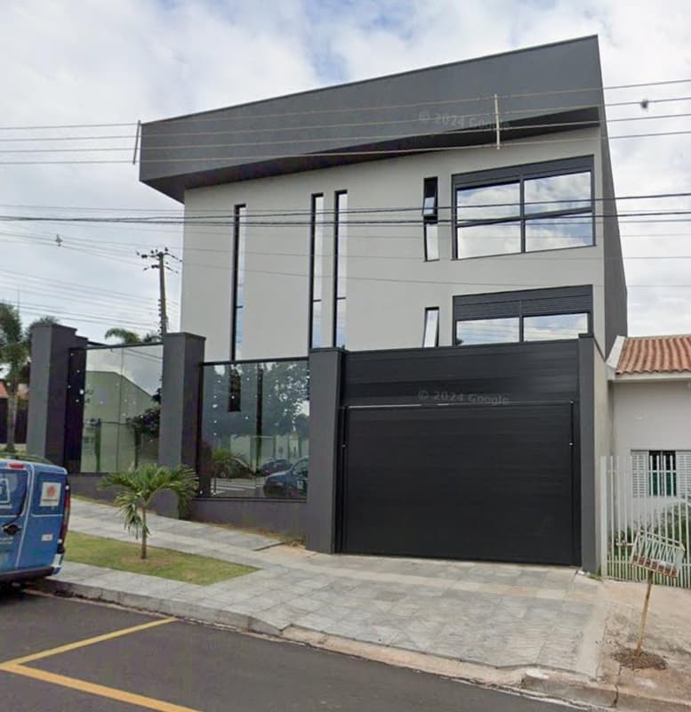 Foto 1 de 5: Casa em leilão em Maringá - PR, bairro Parque das Grevíleas 3ª Parte — Casa 475m² com Piscina - Parque das Grevíleas, Maringá/PR - Entrada de 30% + Saldo em até 240x