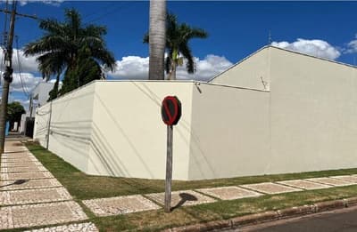 Foto 5 de 13: Casa em leilão em Nova Andradina - MS — Casa, A.T. 800m², A.C. 178m², 2 vagas, Churrasqueira, Piscina, Centro