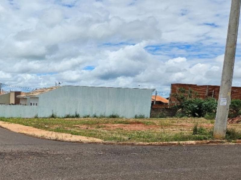 Foto 1 de 3: Terreno em leilão em Piacatu - SP, bairro Centro — Lote, 150.0 m2, Piacatu / SP