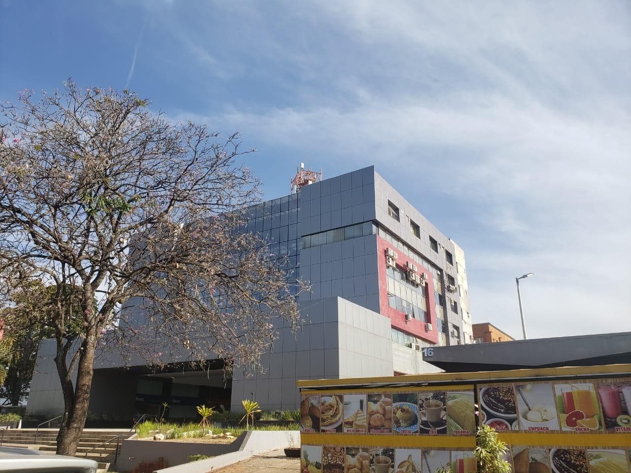 Comercial em leilão em Brasília - DF, bairro Asa Sul — Lojas Térreas 113m² + Vaga | SHLS Asa Sul/DF | Ed. Medical Center | Desocupado