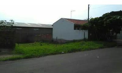 Terreno em leilão em Umuarama - PR — Terreno sem benfeitorias com 300 m², na Rua das Hortencias, 4270, Parque das Jaboticabeiras, Umuarama/PR.