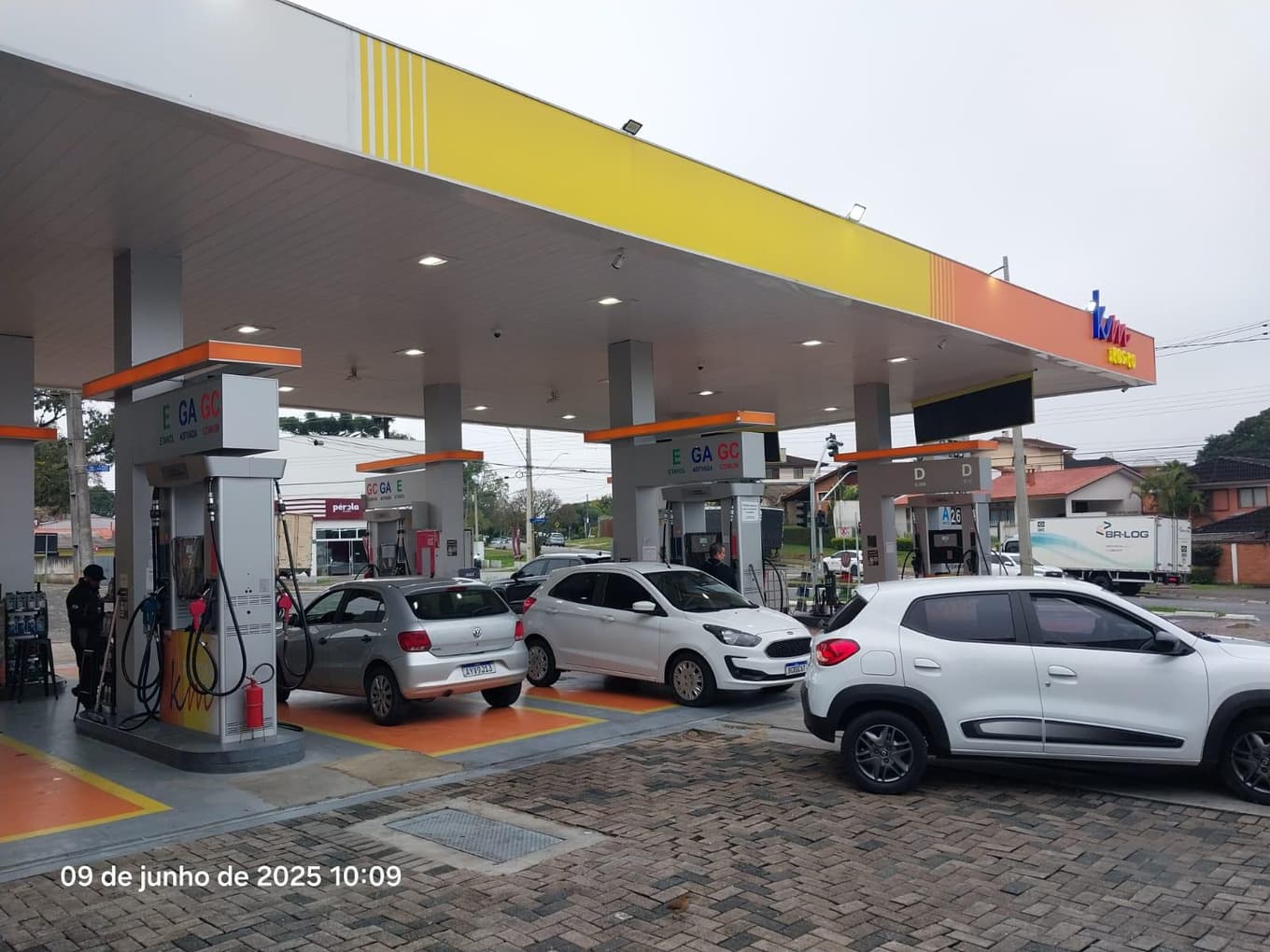 Foto 19 de 59: Comercial em leilão em Curitiba - PR, bairro Vista Alegre — Posto de Combustível com área de terreno total de 3.126,40m², benfeitorias de área total de 477,00m², localizado na Rua Miguel Tschennerl, 47, Vista Alegre, Curitiba/PR