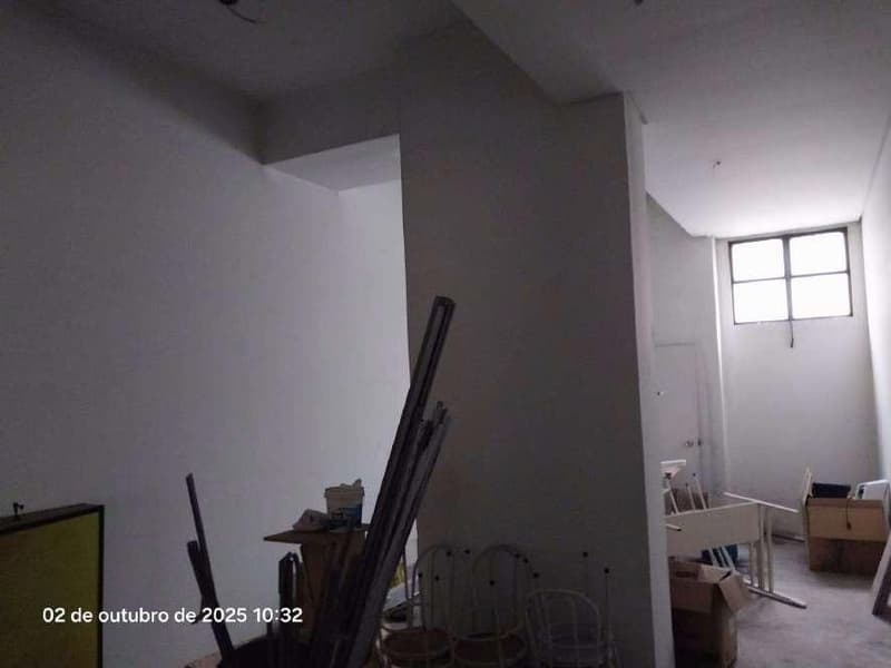 Foto 12 de 14: Comercial em leilão em Curitiba - PR, bairro Centro — Loja Comercial nº 37, localizada no mezanino ou 5º pavimento do Edifício Green Tower, em Curitiba-PR.