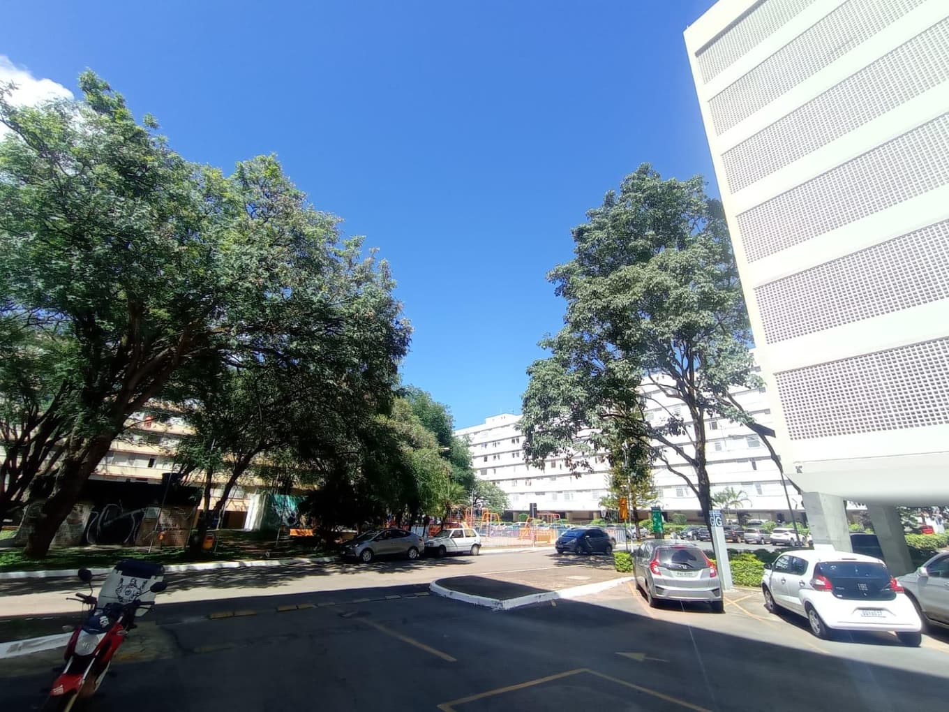 Foto 7 de 10: Apartamento em leilão em Brasília - DF, bairro Asa Sul — Apto 160m² na SQ 304 Sul, Planta Ampla, Coração da Asa Sul em Brasília/DF