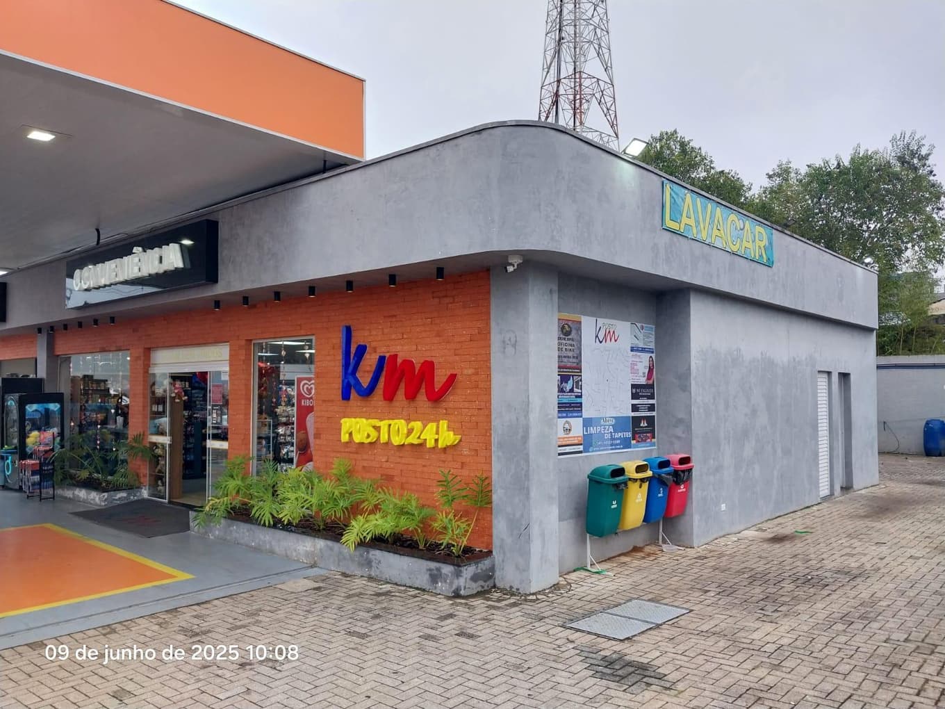Foto 13 de 59: Comercial em leilão em Curitiba - PR, bairro Vista Alegre — Posto de Combustível com área de terreno total de 3.126,40m², benfeitorias de área total de 477,00m², localizado na Rua Miguel Tschennerl, 47, Vista Alegre, Curitiba/PR