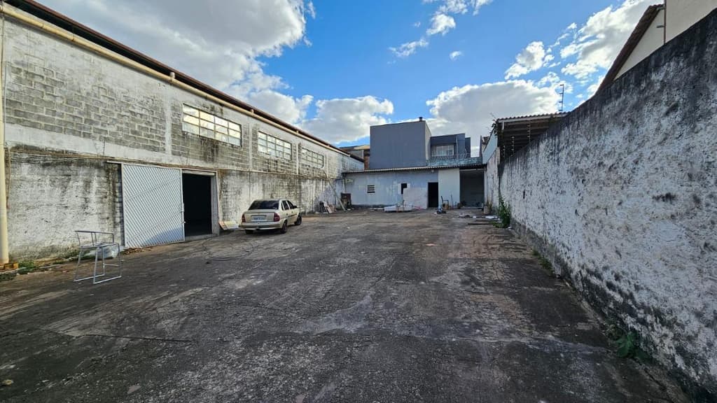 Foto 5 de 14: Comercial em leilão em Aparecida De Goiânia - GO — Galpão 391m², Desocupado, Vila Brasília, Aparecida de Goiânia/GO