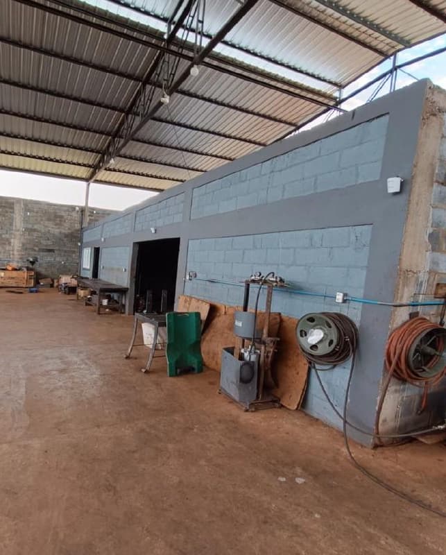 Foto 7 de 16: Terreno em leilão em Quirinópolis - GO, bairro Bairro Empresarial — GALPÃO COMERCIAL | A.T. 987,5M² E A.C. 308,00M² | BAIRRO EMPRESARIAL CENTRO EM QUIRINÓPOLIS/GO