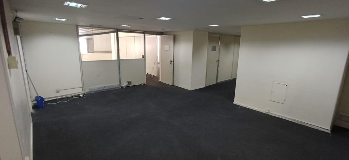 Foto 32 de 57: Comercial em leilão em Rio De Janeiro - RJ, bairro Centro — Conjunto Comercial 377m² na Av. Presidente Vargas, 583 | Centro/RJ | Próximo ao Metrô Uruguaiana e Candelária | Oportunidade para Investidores!