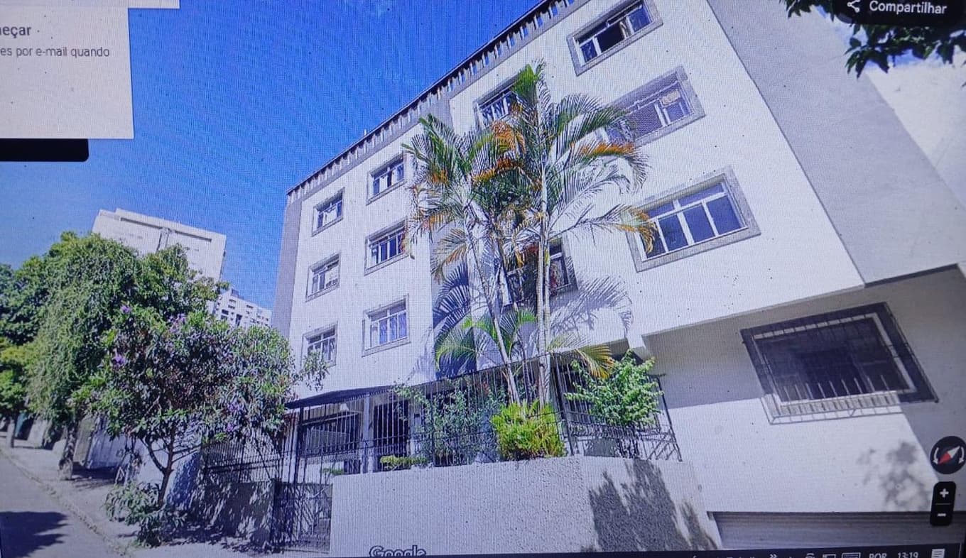Apartamento em leilão em Juiz De Fora - MG — Imóvel com uma sala, dois quartos, uma copa cozinha, um banheiro social, um banheiro de empregada e no Terraço.