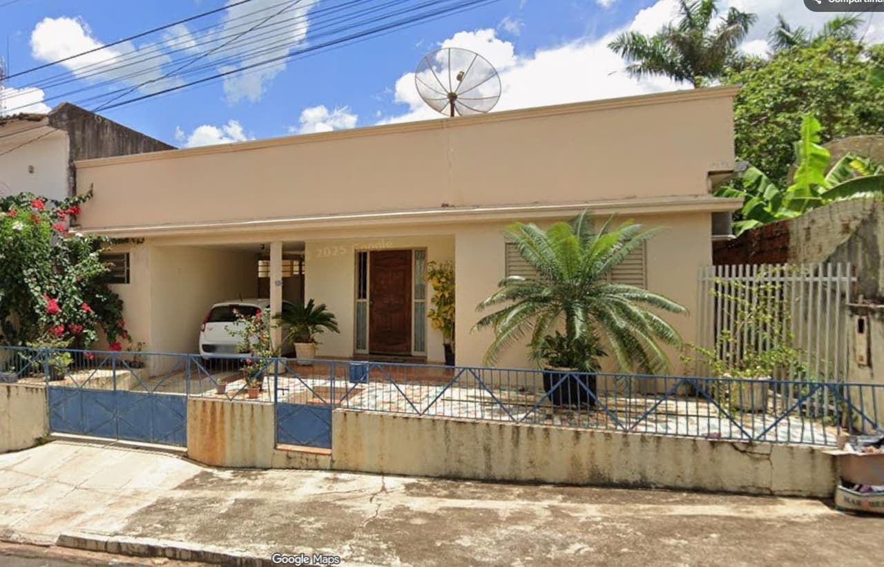 Casa em leilão em Nhandeara - SP, bairro Centro — (50%) Imóvel Residencial, A.T. 200m², A.C. 138m², 3 dorms, garagem, Centro