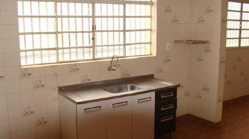 Foto 4 de 7: Casa em leilão em Panorama - SP, bairro Centro — Imóvel residencial 3 quartos, sala, cozinha, copa.