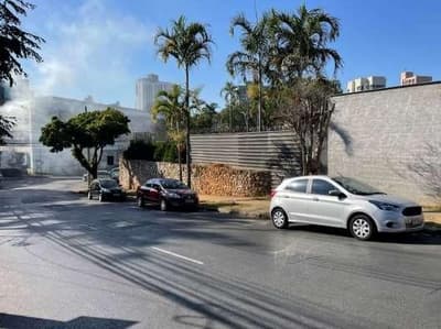 Foto 4 de 10: Casa em leilão em Belo Horizonte - MG, bairro Cidade Jardim — CASA NO BAIRRO CIDADE JARDIM EM BH/MG.