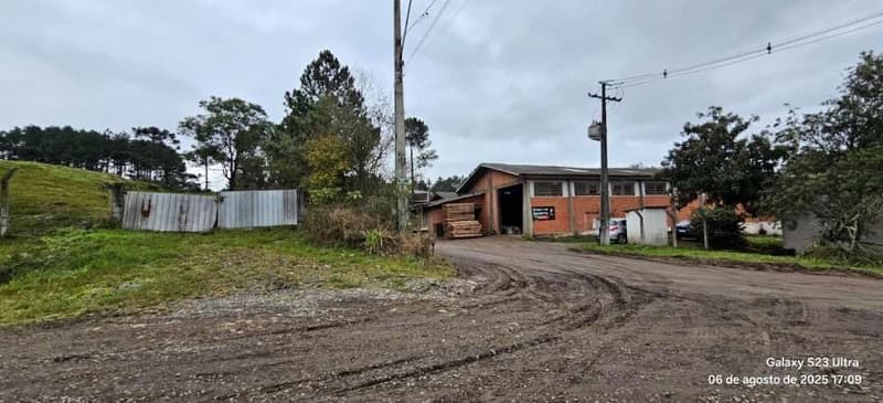 Foto 2 de 4: Terreno em leilão em União Da Vitória - PR, bairro Ouro Verde — Galpão com área de 1.629m² e terreno de 9.883m² - União da Vitória/PR.