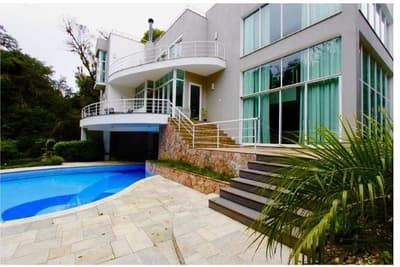 Foto 4 de 4: Casa em leilão em Curitiba - PR, bairro São João — Área nº 23 do Condomínio Village Saint Moritz com 1.050,00m² e área construída de 883,66m². Localizado na Avenida Fredolin Wolf, 3833, São João, Curitiba/PR.