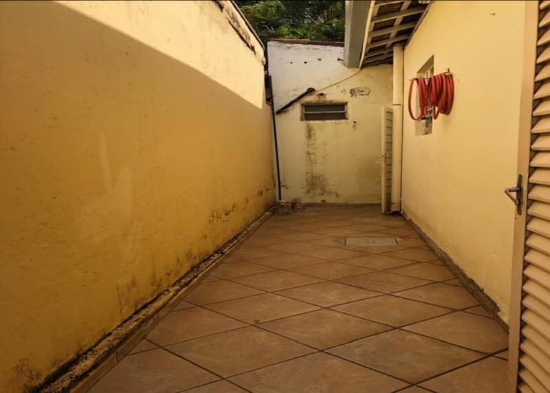Foto 6 de 27: Casa em leilão em Ribeirão Preto - SP — IMOVEL - CASA tipo SOBRADO construído nos fundos de terreno - Bairro Campos Elísios em Ribeirão Preto/SP