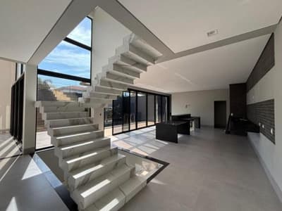 Foto 5 de 5: Casa em leilão em Maringá - PR, bairro Parque das Grevíleas 3ª Parte — Casa 475m² com Piscina - Parque das Grevíleas, Maringá/PR - Entrada de 30% + Saldo em até 240x