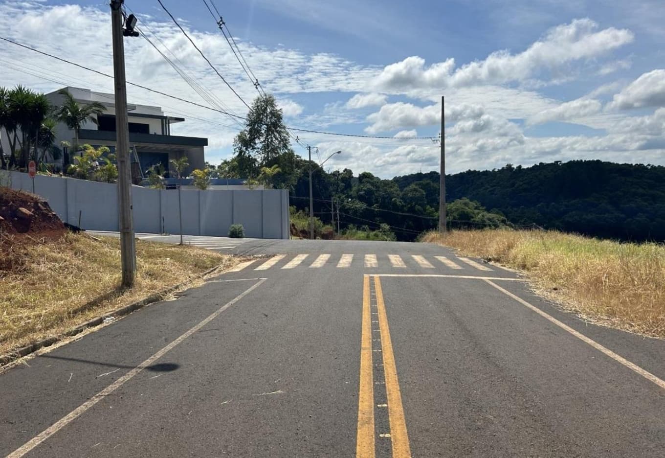 Foto 5 de 7: Terreno em leilão em Francisco Beltrão - PR, bairro Sadia — Terreno Urbano 300,00M2 - Próximo ao novo contorno, ruas asfaltadas, parte alta, área em ascensão e valorização