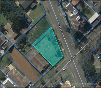 Foto 11 de 26: Terreno em leilão em Curitiba - PR, bairro Água Verde — Direitos que os executados possuem sobre a parte ideal correspondente a 25% do terreno com área de 654.00m2, sem benfeitorias - Bairro Água Verde - Curitiba/PR.