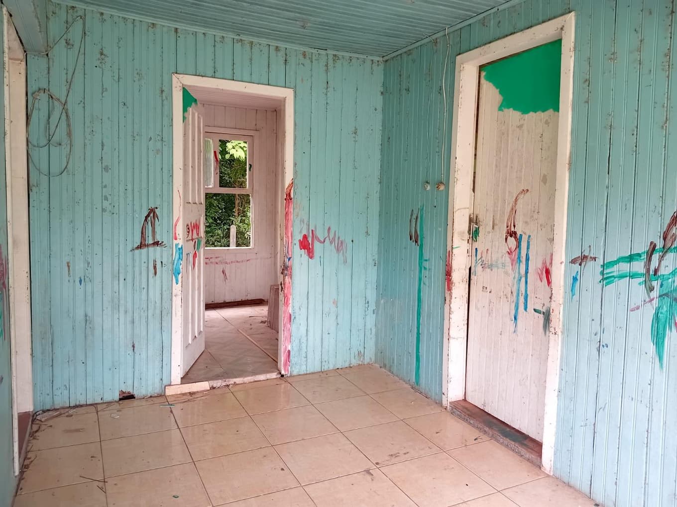 Foto 7 de 8: Casa em leilão em Romelândia - SC — CASA DE MADEIRA DE LEI MEDINDO APROXIMADAMENTE 60M²