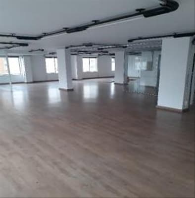 Comercial em leilão em Curitiba - PR — CONJUNTO COMERCIAL Nº 201 E 5 VAGAS DE GARAGEM (CURITIBA)