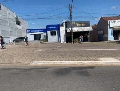 Foto 1 de 12: Terreno em leilão em Castro - PR — Terreno localizado na Rua Dr. Jorge Xavier da Silva 68, Centro, Castro/PR, contendo benfeitoriais residencial/comercial.