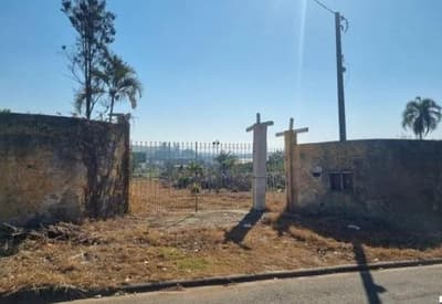 Terreno em leilão em Atibaia - SP — Terreno Urbano de 3.500 m² na Avenida Amador Peçanha Franco, nº 1.061, Atibaia/SP