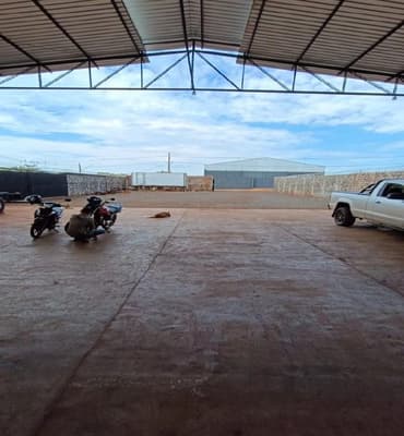 Foto 12 de 16: Terreno em leilão em Quirinópolis - GO, bairro Bairro Empresarial — GALPÃO COMERCIAL | A.T. 987,5M² E A.C. 308,00M² | BAIRRO EMPRESARIAL CENTRO EM QUIRINÓPOLIS/GO