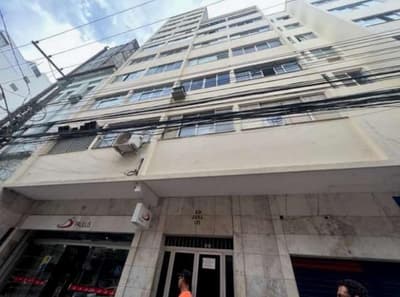Terreno em leilão em Vitória - ES — (50%) Sala coml., A.U. 210m², Centro, Ed. Juel