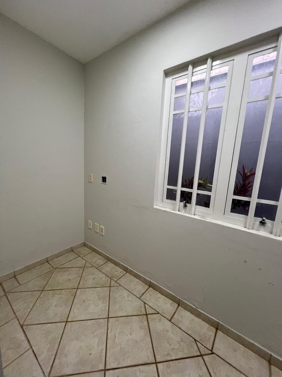 Foto 19 de 19: Comercial em leilão em Valinhos - SP — IMOVEL COMERCIAL CONTENDO 06 SALAS, 267 m² A.T E 175 m² A.C EM VALINHOS/SP