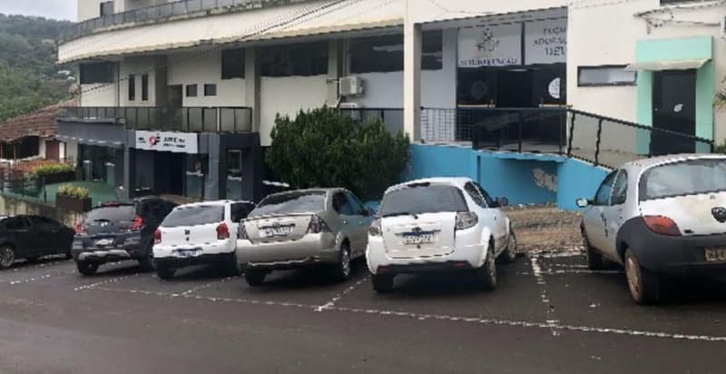 Foto 21 de 25: Terreno em leilão em Quilombo - SC — Um imóvel com uma área de 1.250,50 m², EDIFICAÇÃO EM ALVENARIA E ESTRUTURA METÁLICA