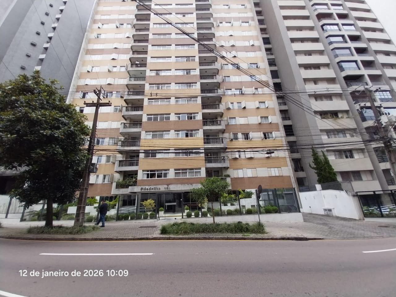 Foto 2 de 30: Apartamento em leilão em Curitiba - PR, bairro Água Verde — Apartamento (área de 159m²) com Vagas de Garagem Edifício Filadélfia - Água Verde Curitiba/PR