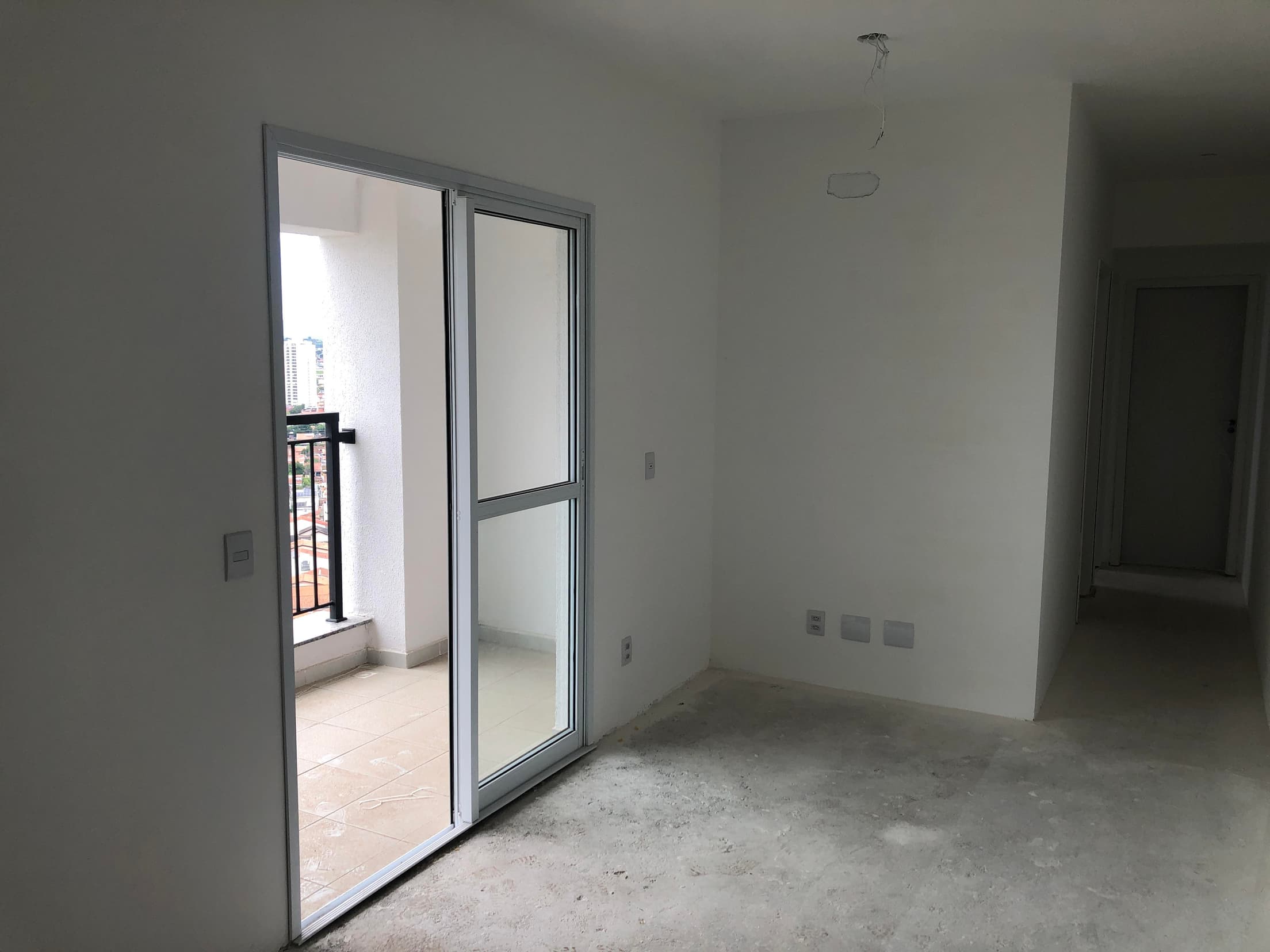 Foto 2 de 32: Apartamento em leilão em Taubaté - SP, bairro Vila Costa — Apto 94m² | Vila Costa (Taubaté) | 2 Vagas | DESOCUPADO: Excelente Localização Próximo ao Taubaté Shopping. Ideal p/ Moradia ou Renda!