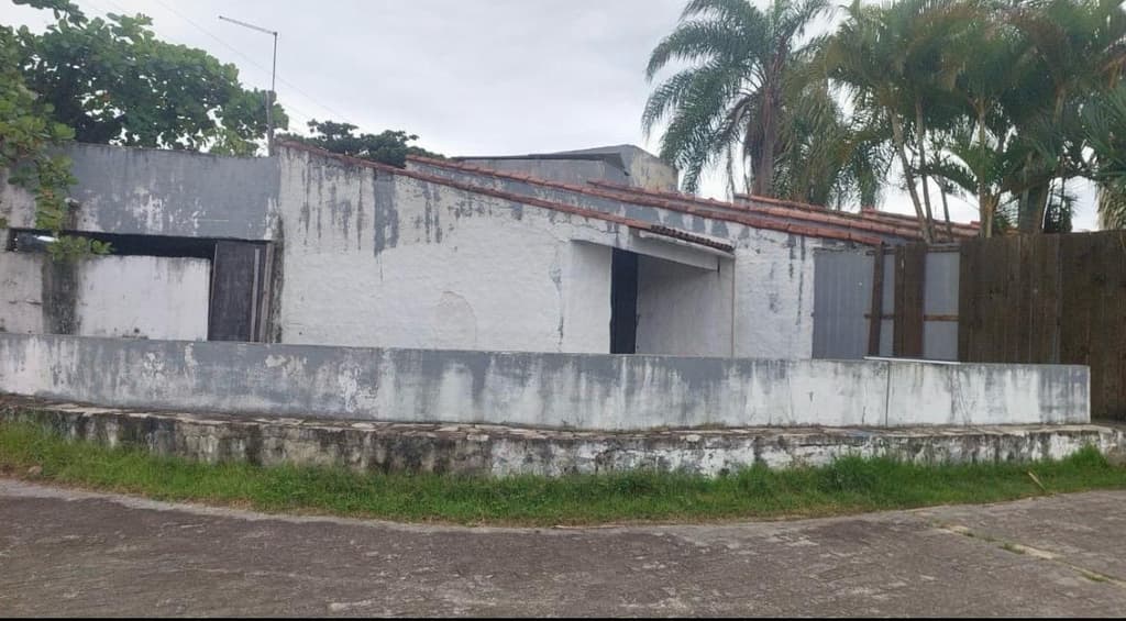 Area Rural em leilão em Guarujá - SP — Hotel desativado Praia da Enseada - Guarujá -SP
