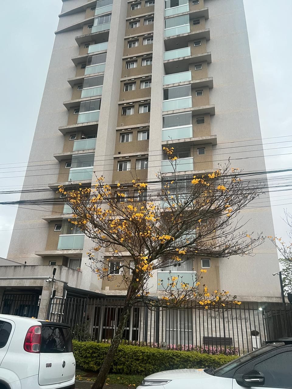 Foto 1 de 19: Apartamento em leilão em Curitiba - PR, bairro Capão Raso — Apartamento 3 Quartos c/ Suíte e 2 Vagas 77,68 m² Capão Raso Curitiba/PR