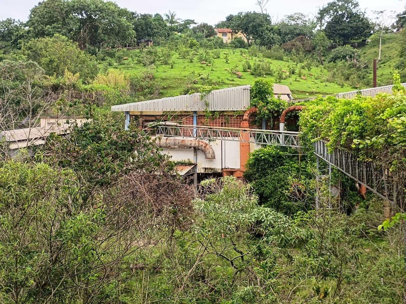 Foto 69 de 70: Area Rural em leilão em Amparo - SP, bairro Três Pontes — Imóvel Rural, A.T. 19ha, A.C. 7.362m², antigo abatedouro, galpões, casas, Três Pontes