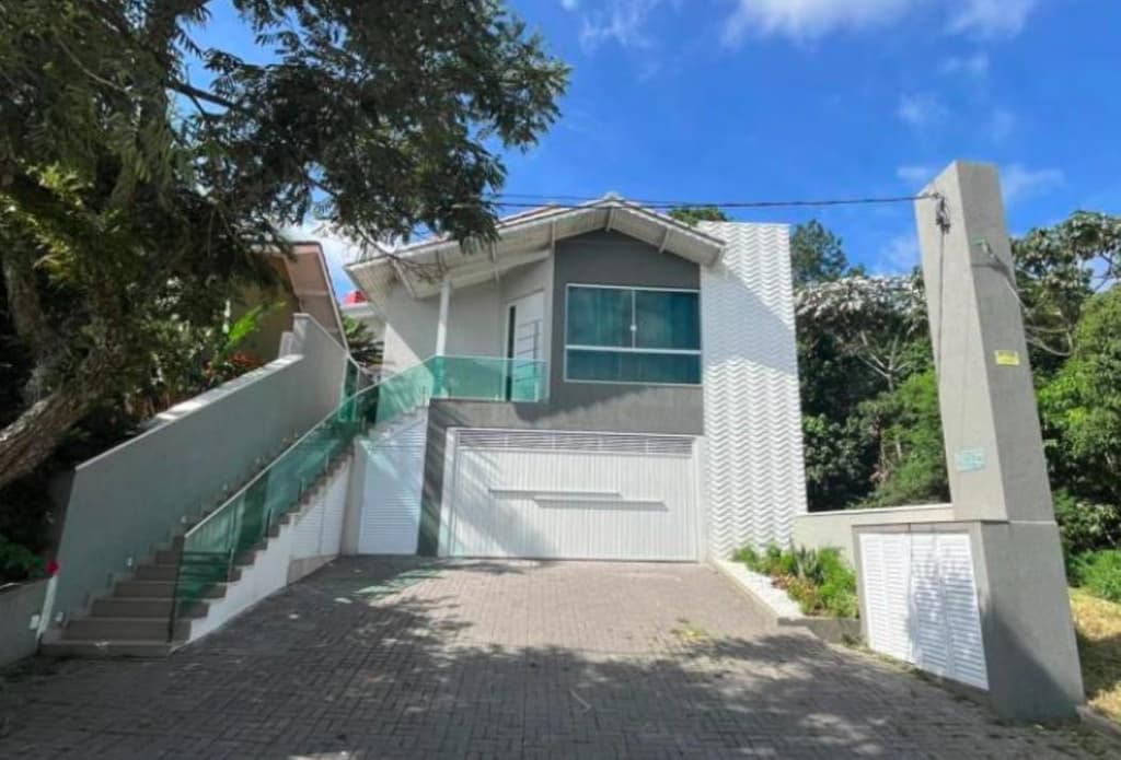 Casa em leilão em Mogi Das Cruzes - SP — Casa 300m² em Condomínio - Cidade Parquelandia, Mogi das Cruzes/SP - Entrada de 30% + 240x