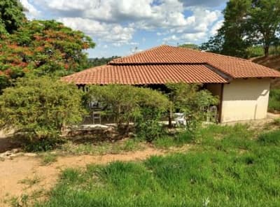 Casa em leilão em São João Da Boa Vista - SP — (50%) Chácara, A.T. 6.534m², Sítio 21 de Abril