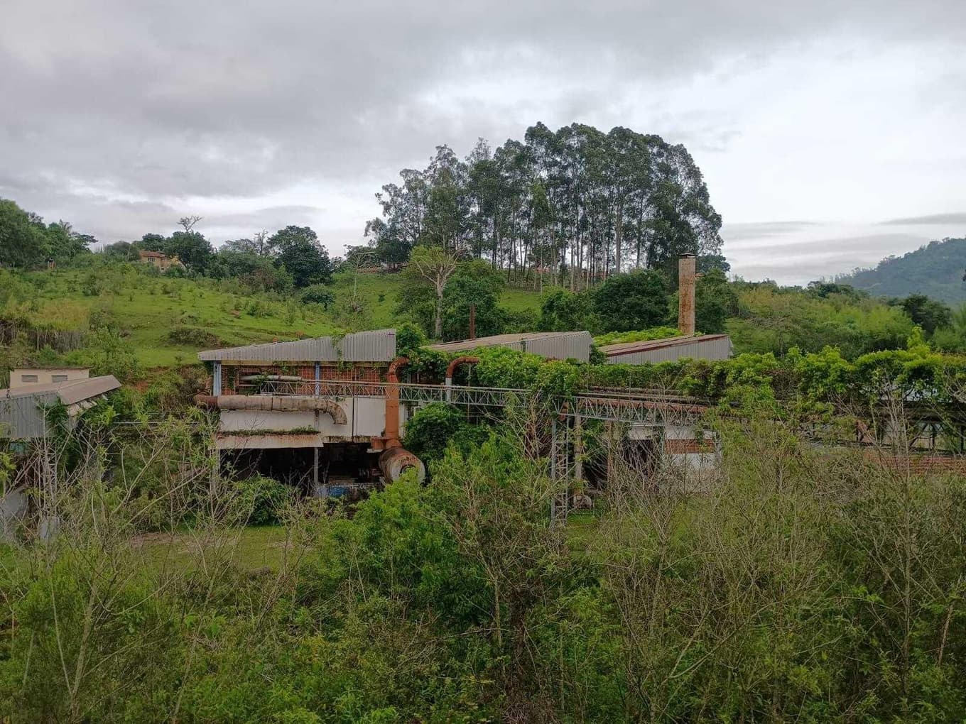 Foto 67 de 70: Area Rural em leilão em Amparo - SP, bairro Três Pontes — Imóvel Rural, A.T. 19ha, A.C. 7.362m², antigo abatedouro, galpões, casas, Três Pontes
