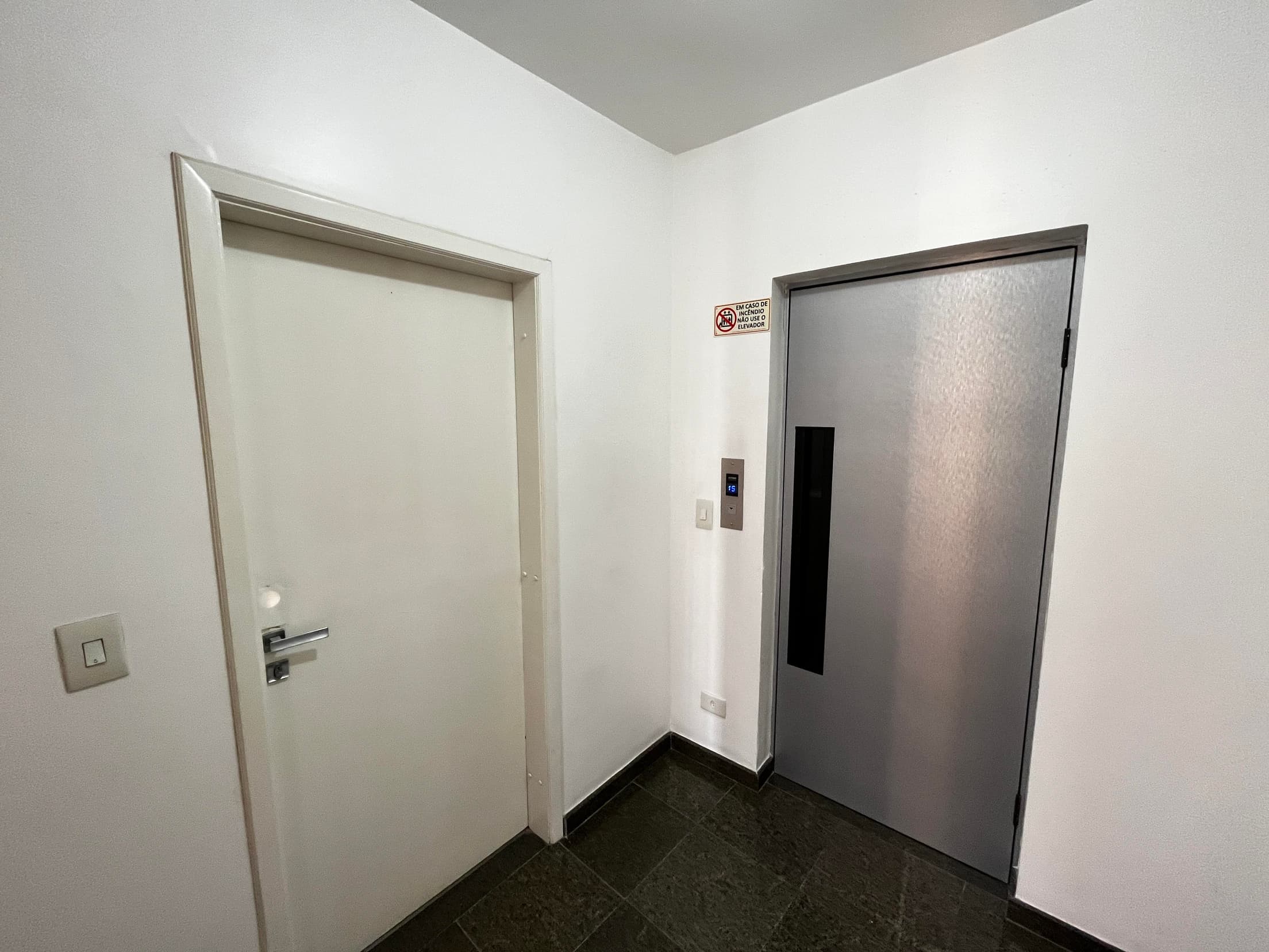 Foto 14 de 19: Apartamento em leilão em Curitiba - PR, bairro Batel — Apartamento área privativa 114,22m², com garagem, Rua Francisco Rocha 40, Batel, Curitiba/PR - M Falida ITP Informática