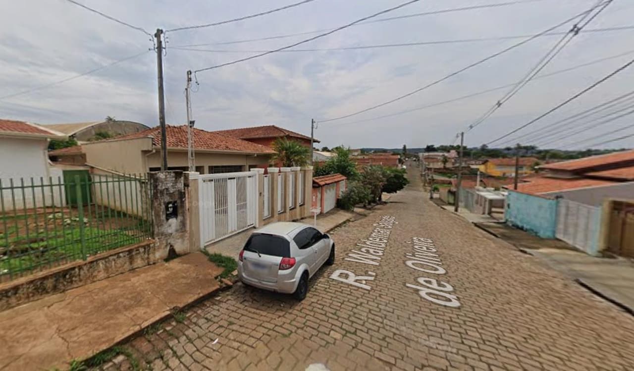 Foto 2 de 3: Casa em leilão em Monte Santo De Minas - MG, bairro Jardim Primavera — Casa 300m² no Jardim Primavera em Monte Santo de Minas/MG