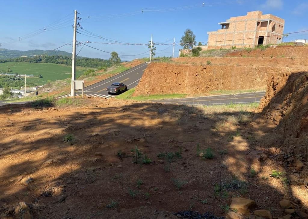 Foto 1 de 6: Terreno em leilão em Francisco Beltrão - PR, bairro Sadia — Terreno Urbano 462,95m2 - Próximo ao novo contorno, ruas asfaltadas, parte alta, área em ascensão e valorização