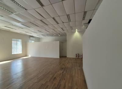 Foto 8 de 13: Comercial em leilão em Oscar Bressane - SP, bairro Centro — Ex-Agência 240m² com Terreno 400m² | DESOCUPADA | Oscar Bressane-SP | Centro - Condições de Pagamento Facilitadas, Entre em Contato