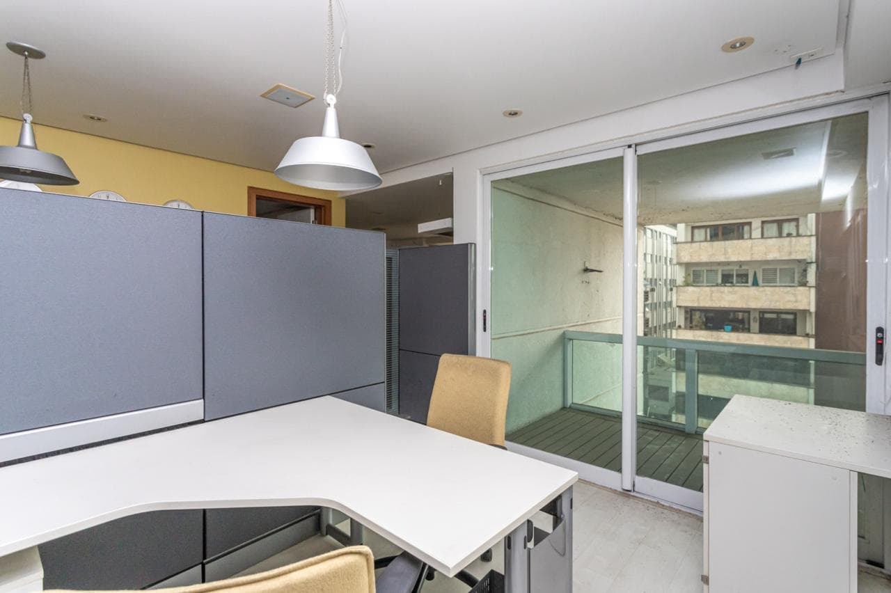 Foto 9 de 21: Comercial em leilão em Porto Alegre - RS — Sala Comercial, desocupada, com 34 m² privativos, 1 vaga, Independência, Porto Alegre RS